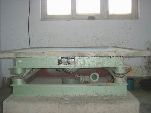 混凝土振動(dòng)臺(tái)